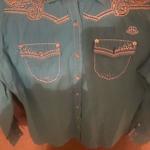Roar button up